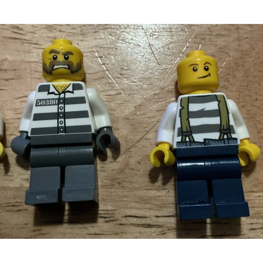LEGO Lot 9Minifigure Police And Jail Prisoners City